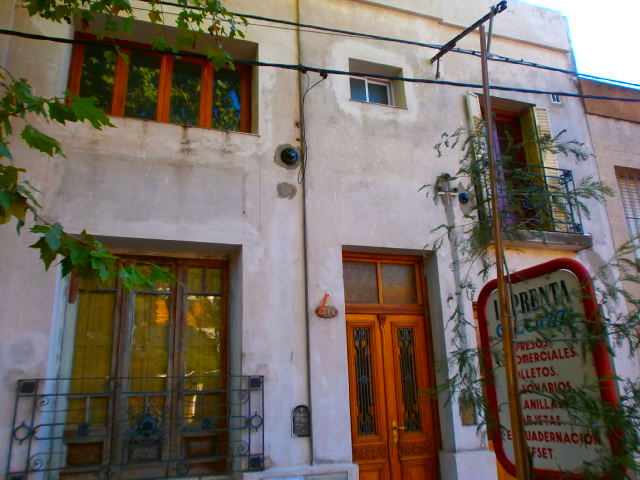 Dos ambientes al frente.